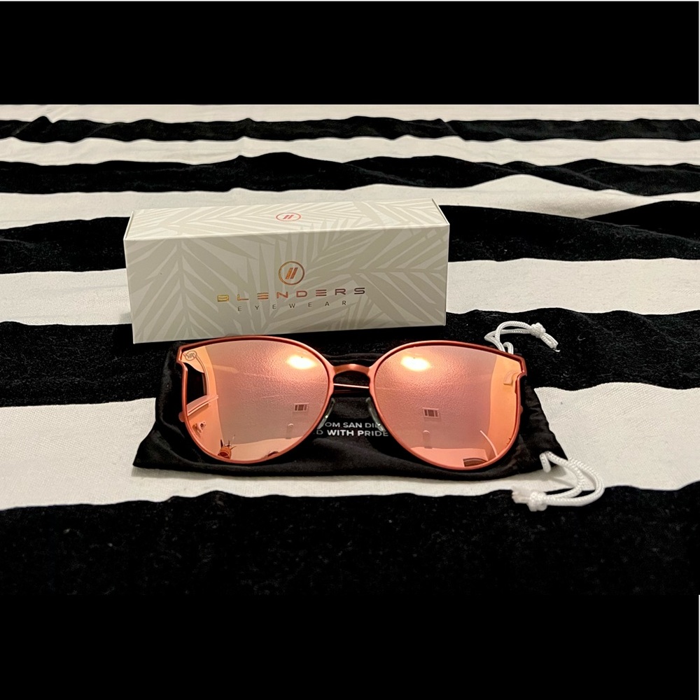 Blenders “Nova Star” Woman’s Sunglasses